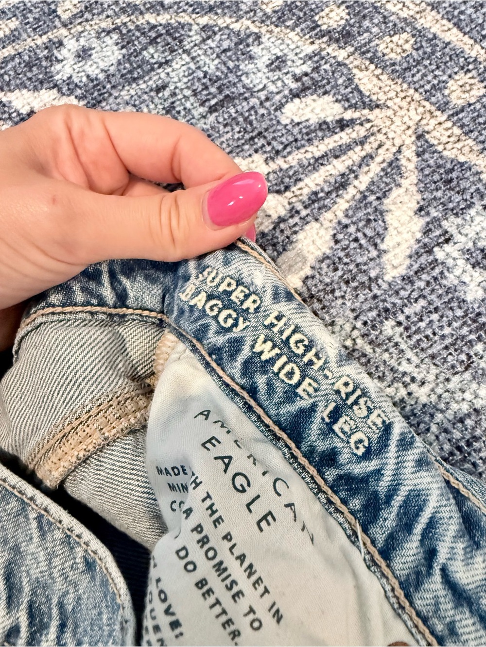 AE Super High-Rise Baggy Wide Leg Women's Jeans in Light Blue - Picture 9 of 11